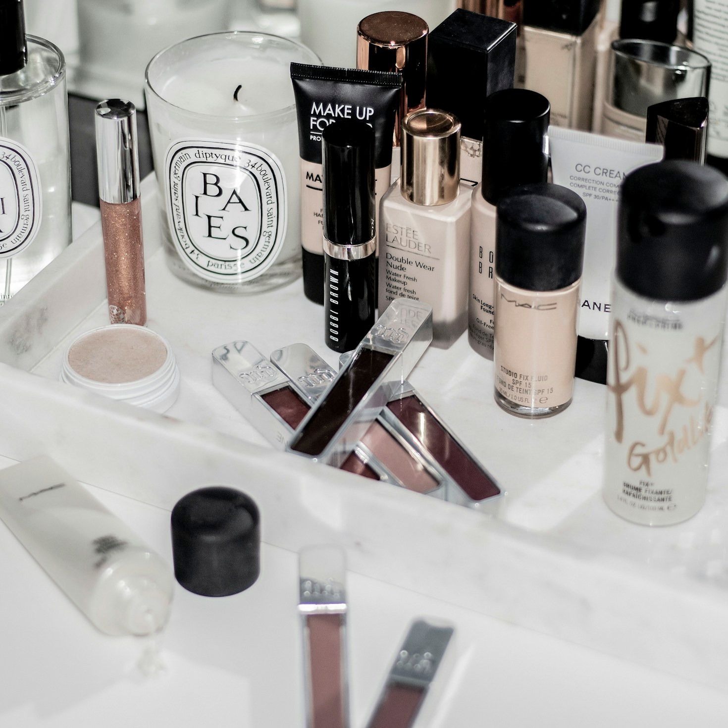 The Ultimate Guide to Long-Lasting Makeup